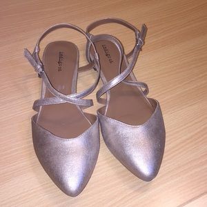 Gold cross cross strap flats